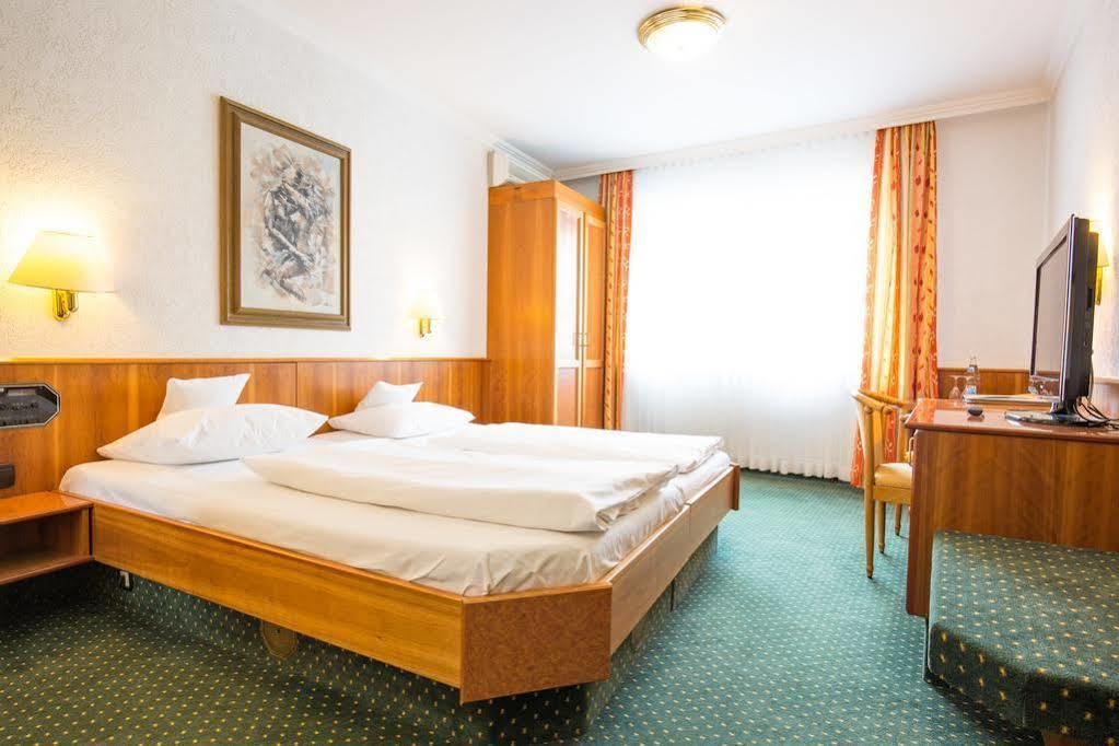 Kubler Stars Hotel Карлсруе Екстериор снимка