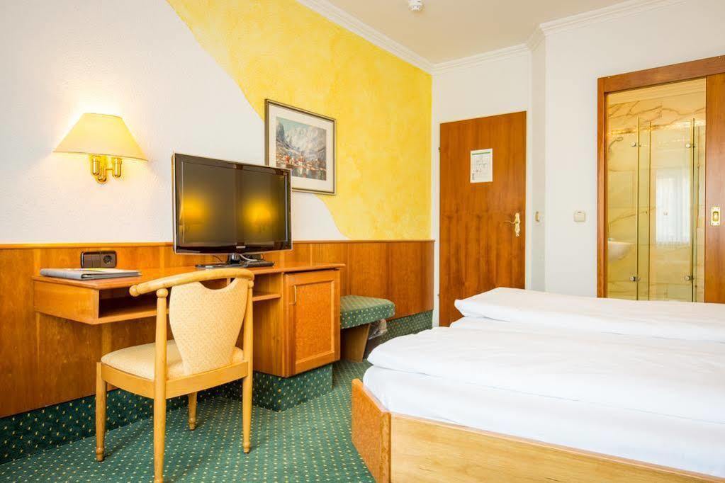 Kubler Stars Hotel Карлсруе Екстериор снимка