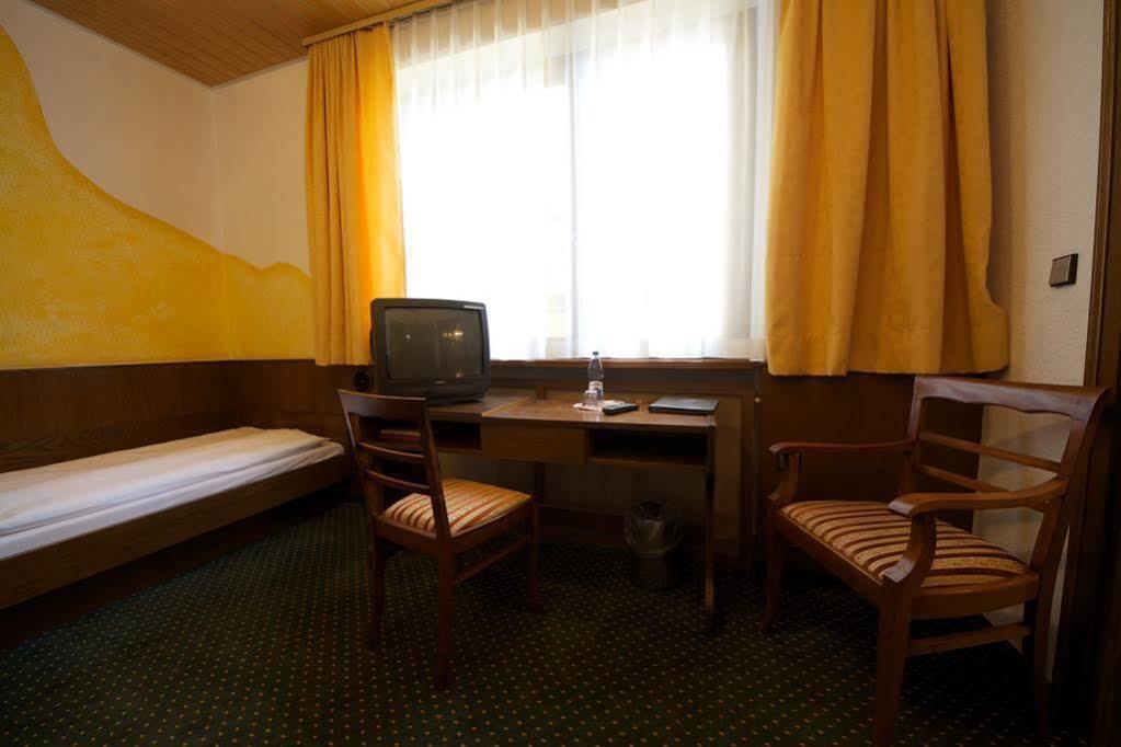 Kubler Stars Hotel Карлсруе Екстериор снимка