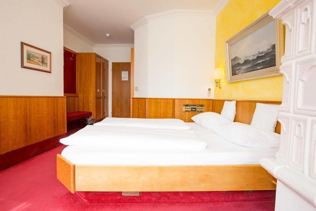 Kubler Stars Hotel Карлсруе Екстериор снимка