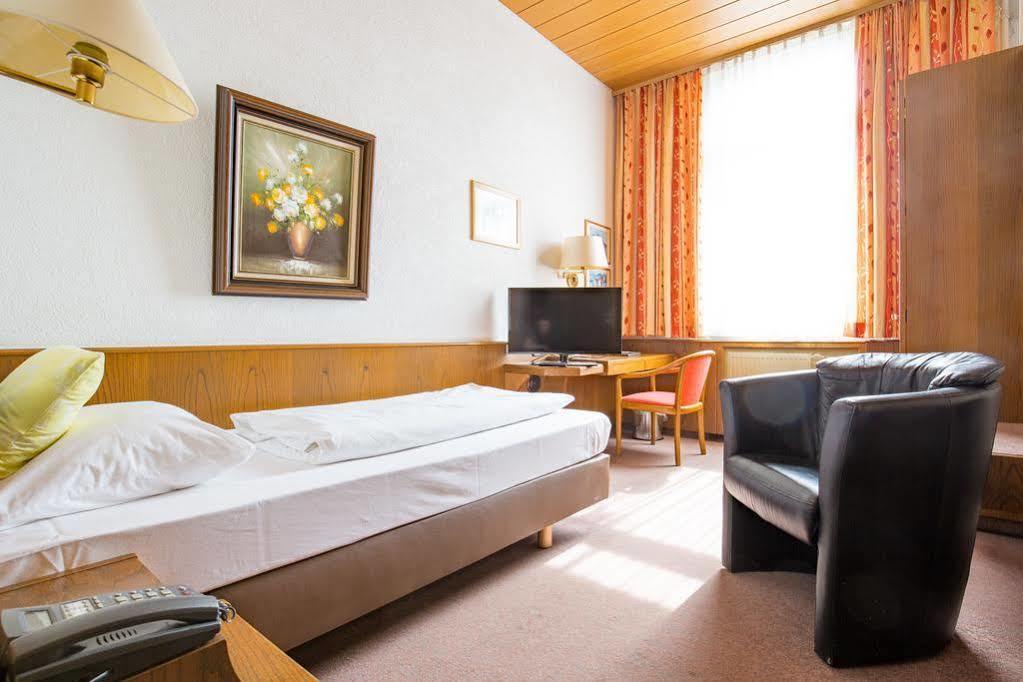 Kubler Stars Hotel Карлсруе Екстериор снимка