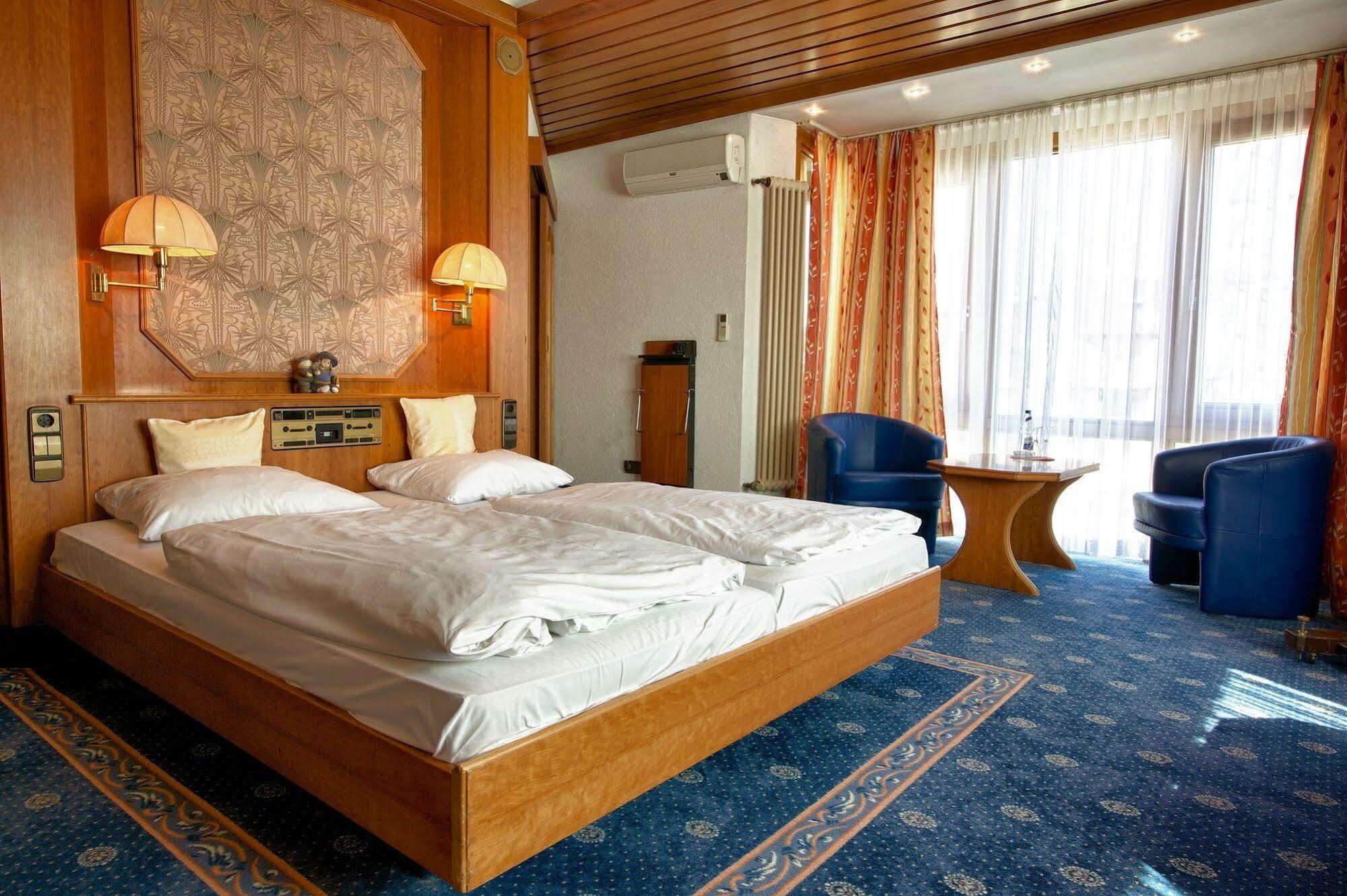Kubler Stars Hotel Карлсруе Екстериор снимка